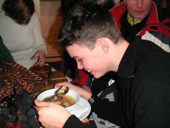 Mathias mit Kaspressknödelsuppe
